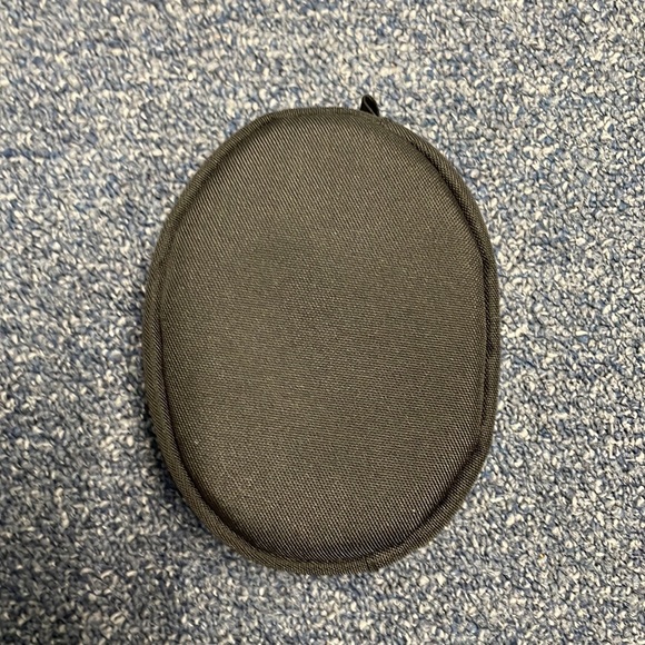 Black NWOT beats case - Picture 3 of 5